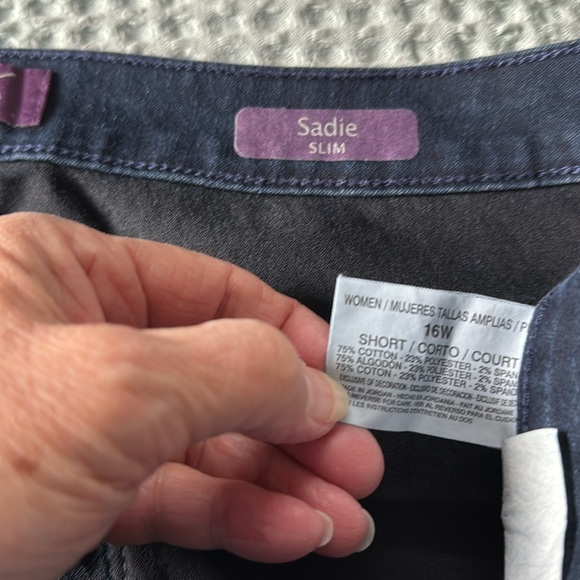 Gloria Vanderbilt Sadie Blue Jeans - Picture 5 of 5